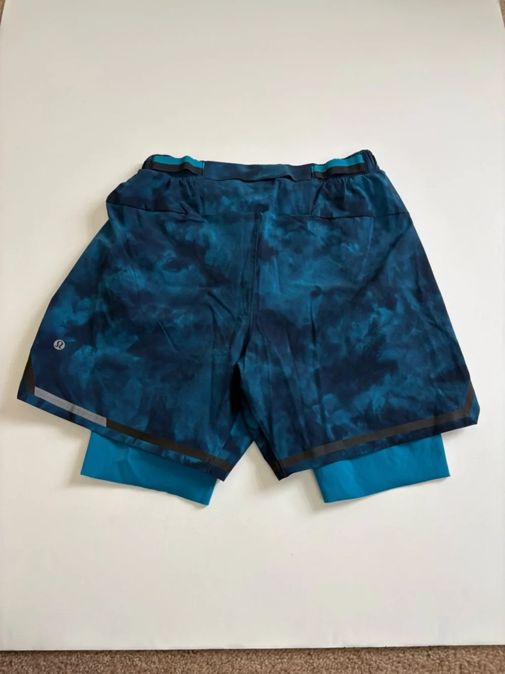 Lululemon Surge Short Lined 6” Blue Dye Print Size Medium - Picture 2 of 8